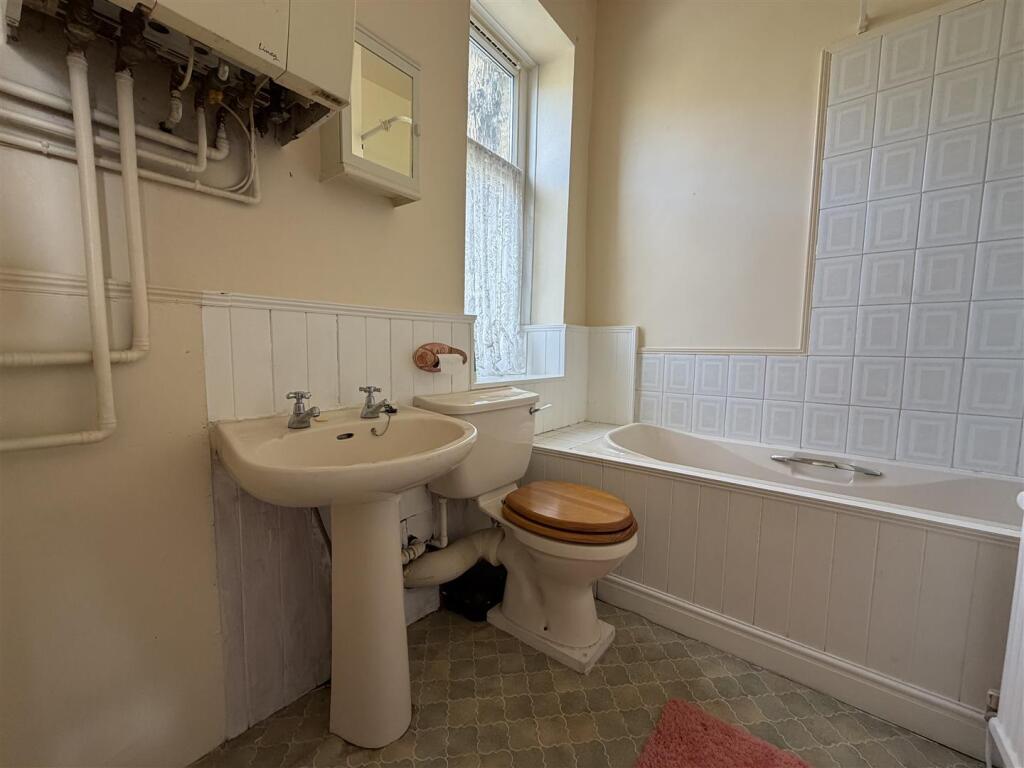House in Bradford, Birchcliffe, Keighley - View 5