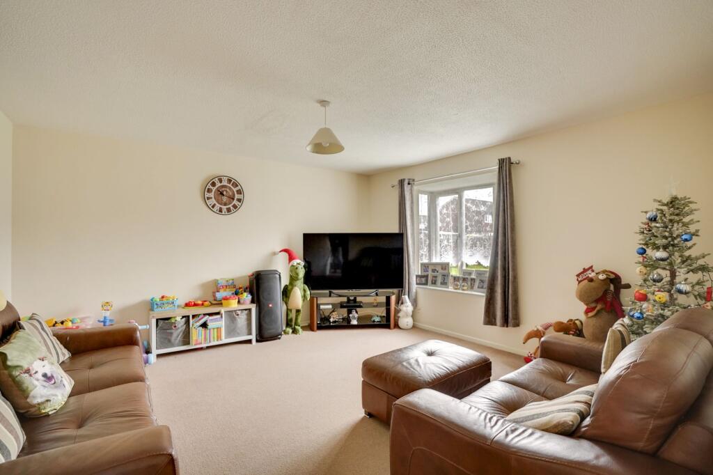 Mill Reef Close, Newmarket, CB8 photo 3