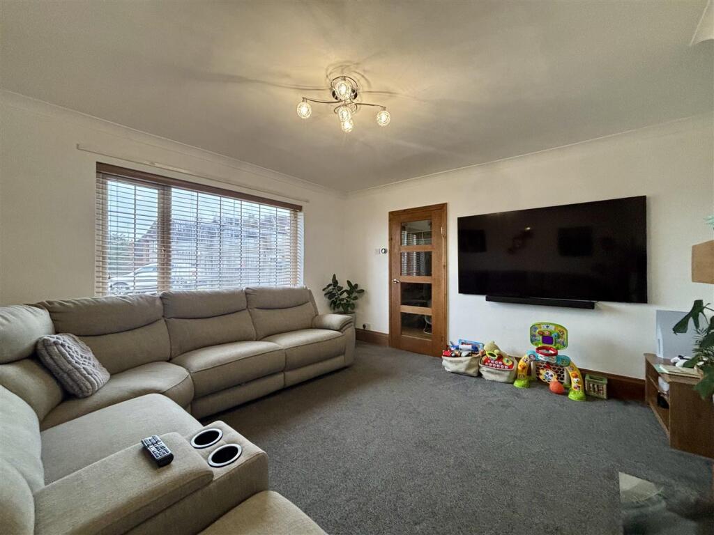 Weymouth Avenue, Allerton, Bradford photo 3