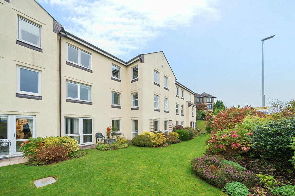 1-bed apartment on 5 Strand Court,The Esplanade, Grange-over-Sands, Cumbria, LA11 7HH, £79,000