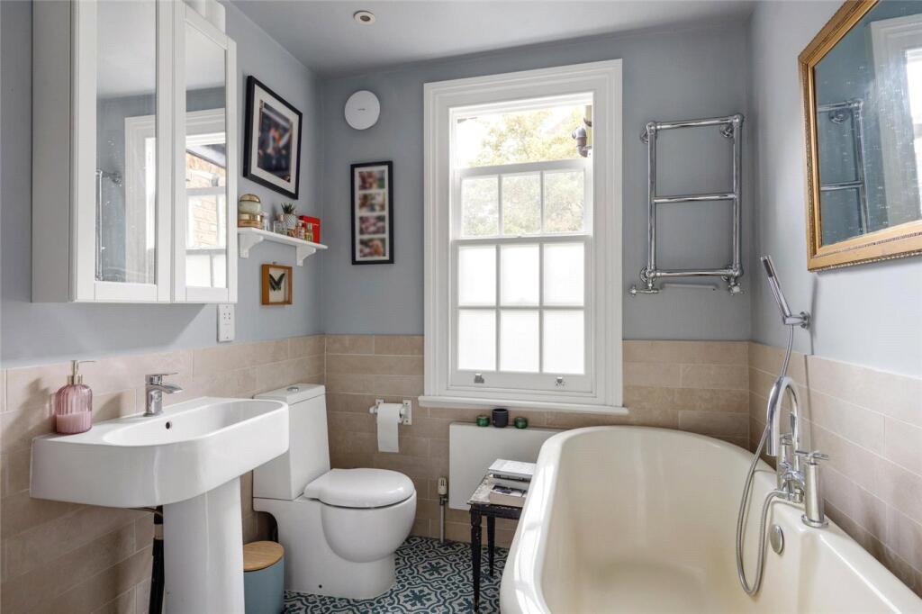 House in London - View 5