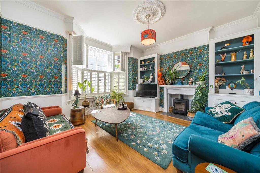 House in London - View 2