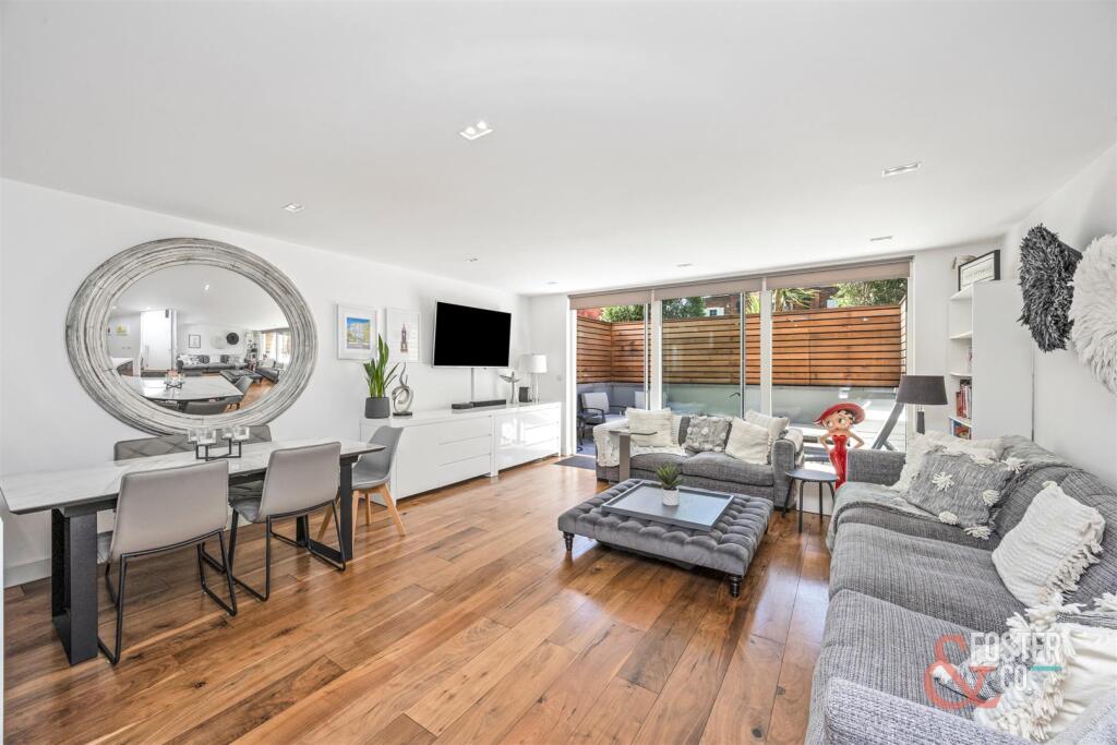 Apartment in Hove, Brunswick - View 3