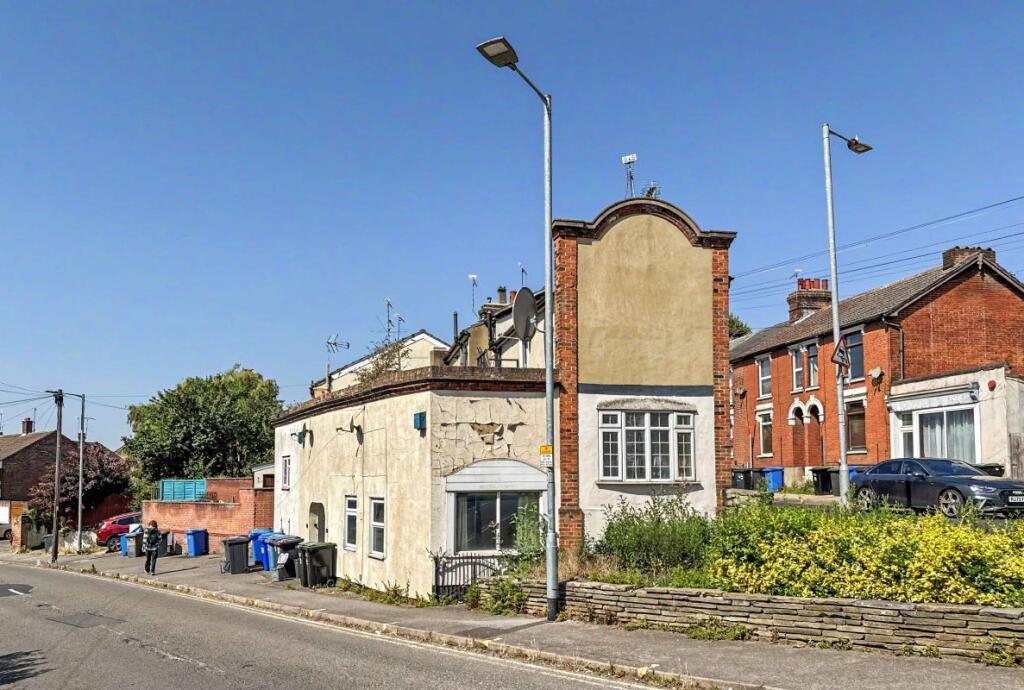 1-bed flat on 51 Warwick Road, Ipswich, Suffolk, IP4 2QH, £50,000