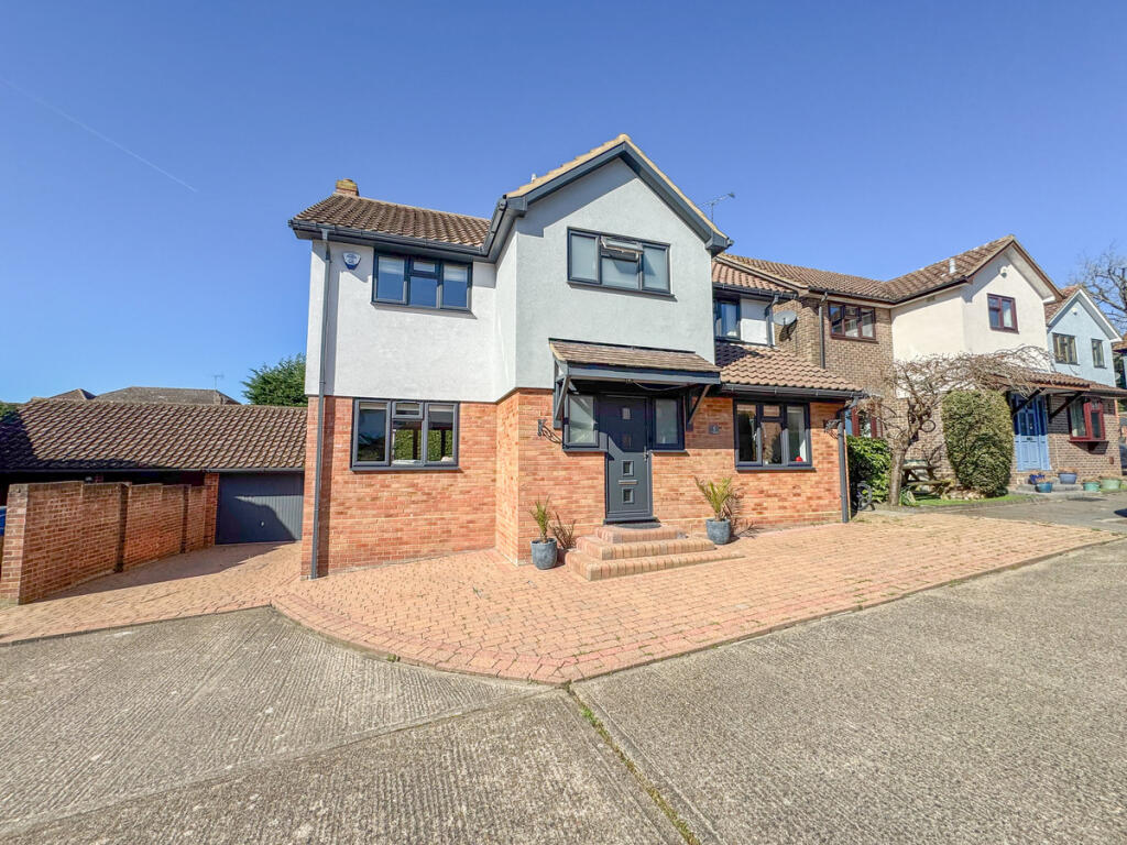 Main image of property: Wood End, Hockley, SS5 4