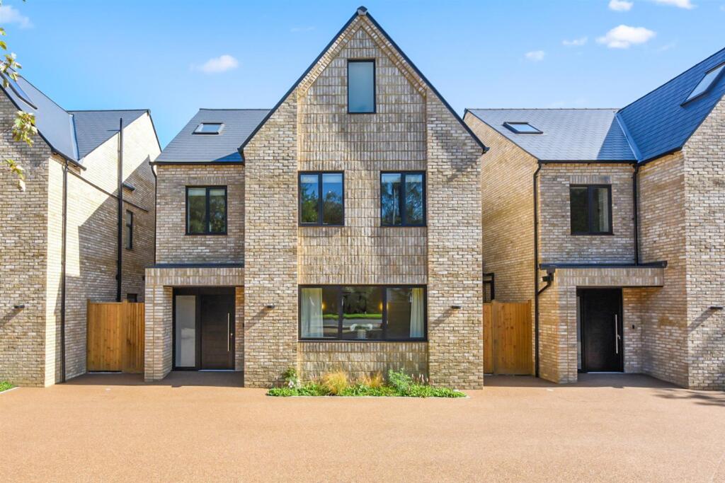 Main image of property: The White House, London Road, Southborough, Tunbridge Wells