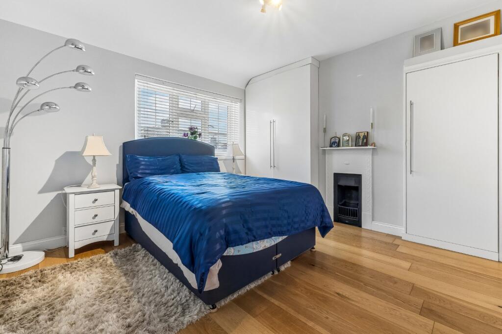 House in London, Wormholt Estate, Shepherd's Bush - More