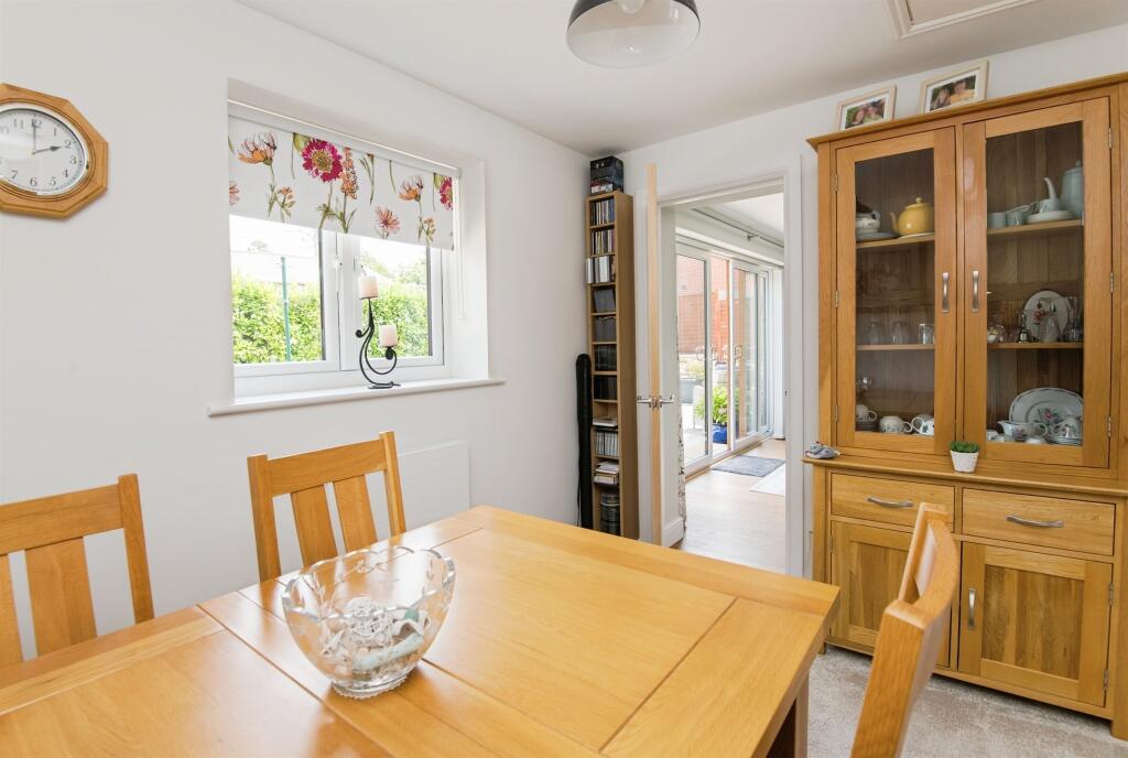 Tidcombe Close, Tiverton photo 4