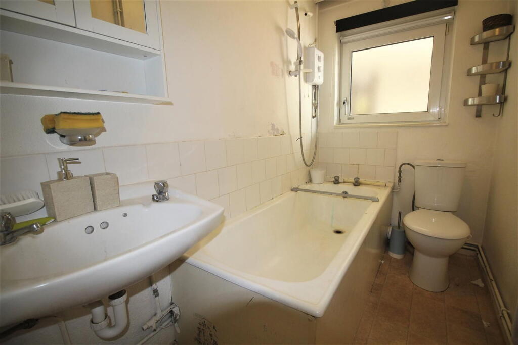 Main image of property: Stonegrove Gardens, Edgware, HA8 7TE