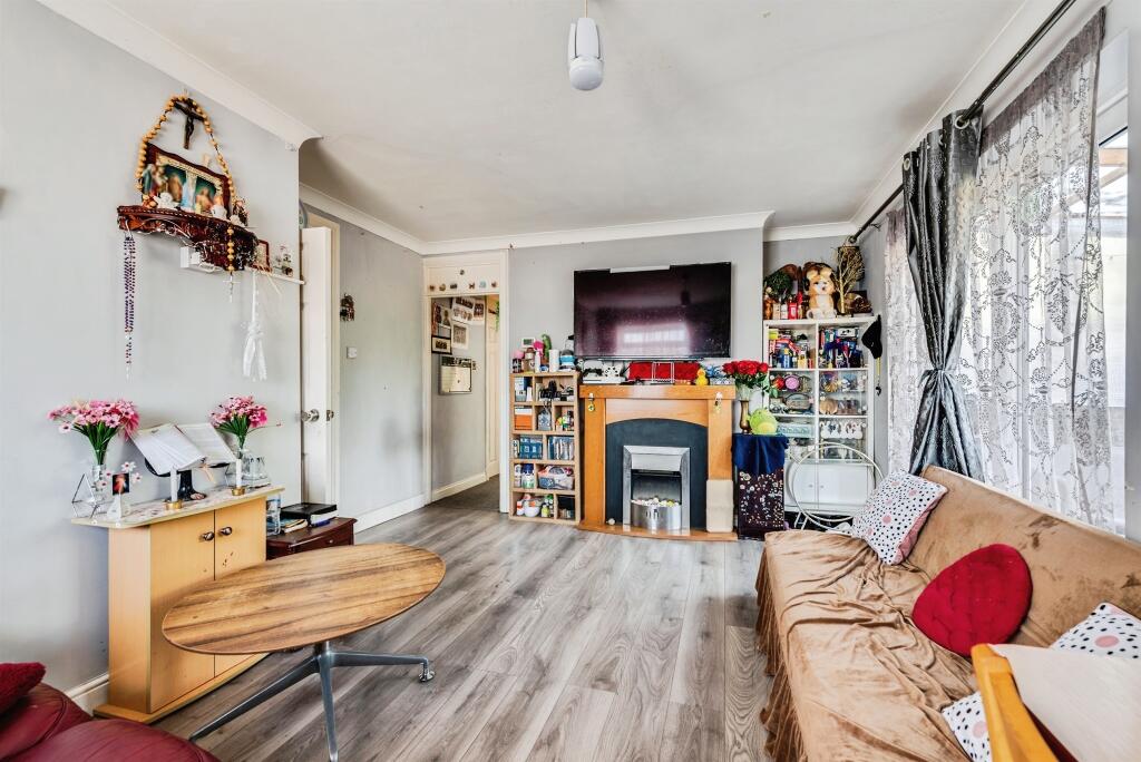 Apartment in Swindon - View 3
