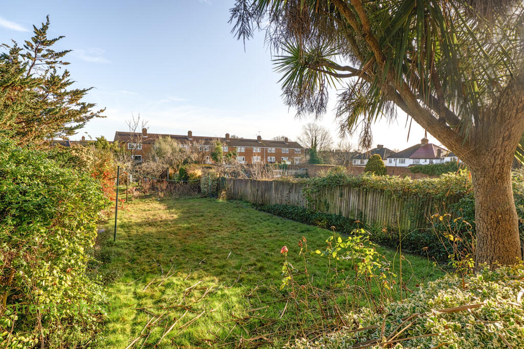 Pollards Hill East, London, SW16 photo 4