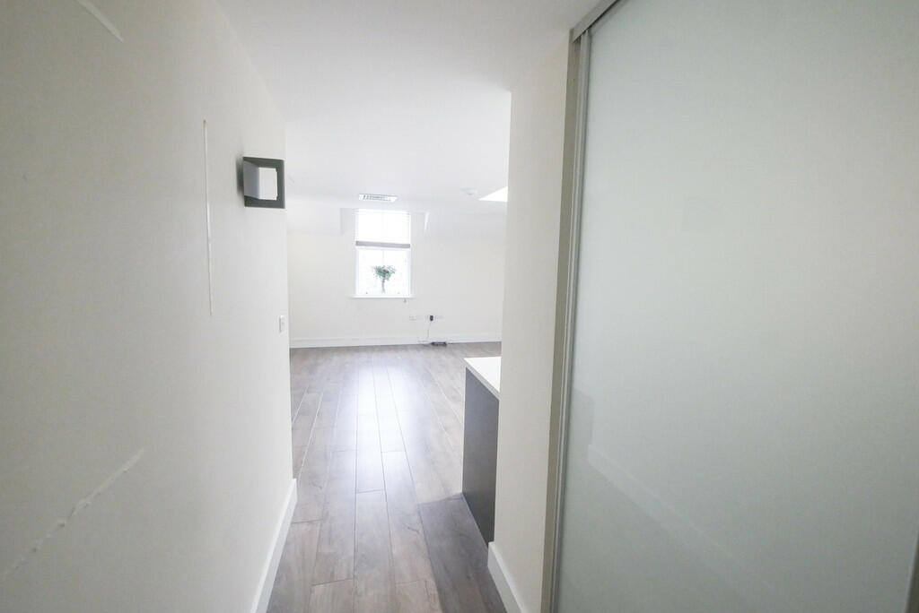 Apartment in Slough - View 5