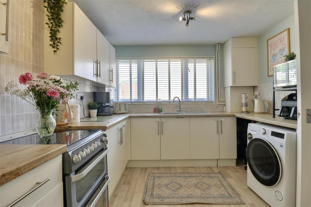 Curlew Gardens, Waterlooville - View 2