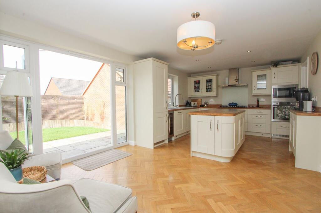 Bluebell Close, Yate, BS37 photo 4