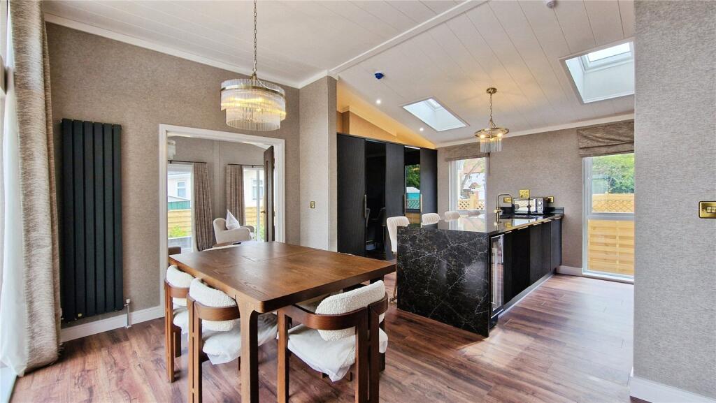 Hermitage Park, Warfield, Bracknell, Berkshire, RG42 - View 3