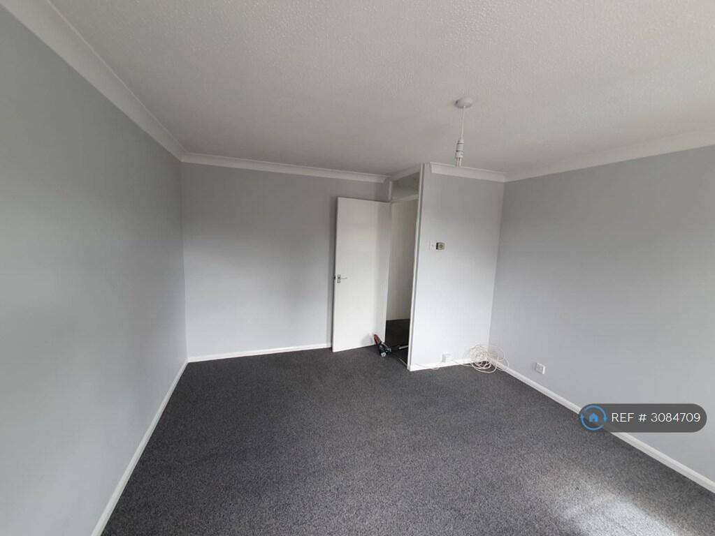 Apartment in Reading - View 3