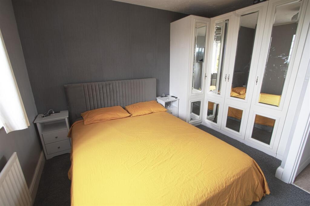 House in Basildon, Great Burstead and South Green - More