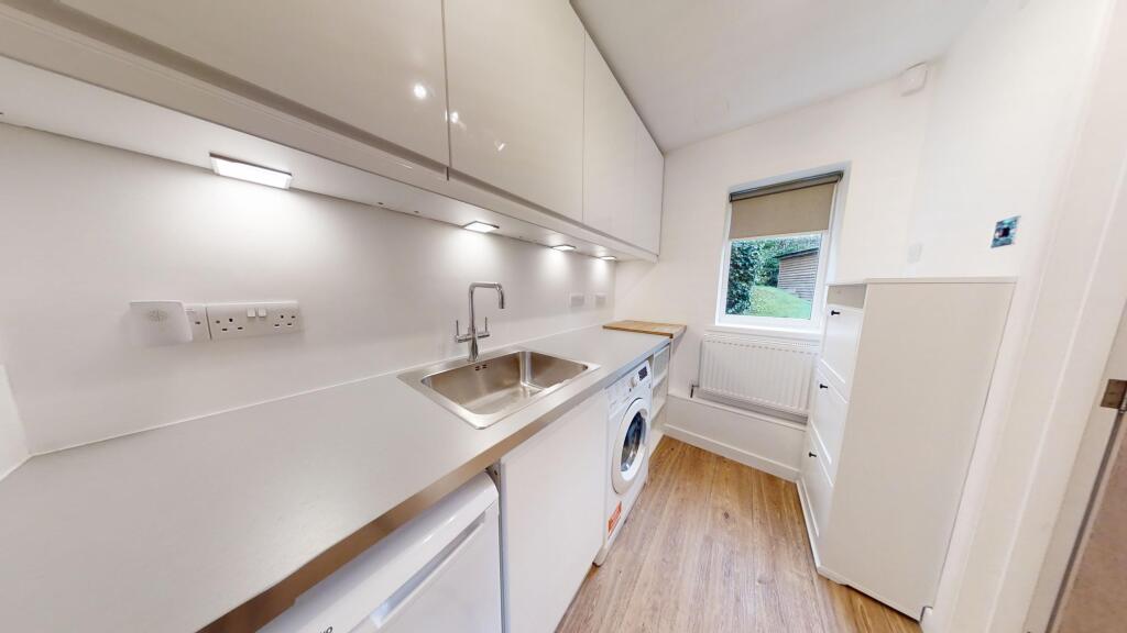 House in Redhill - View 4