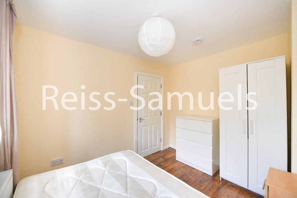 5 bedroom terraced house for rent