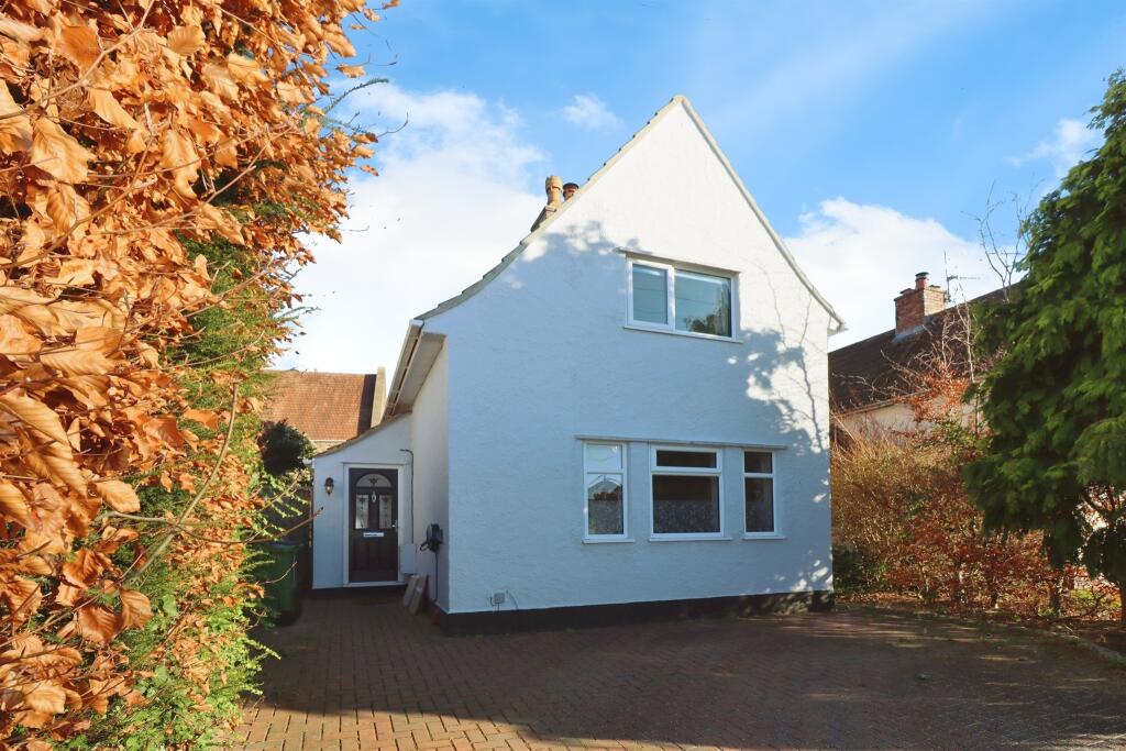 3-bed detached on Charterhouse Road, Bristol, £425,000