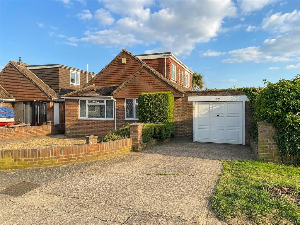 4-bed other on Oakcroft Gardens, Littlehampton, £425,000