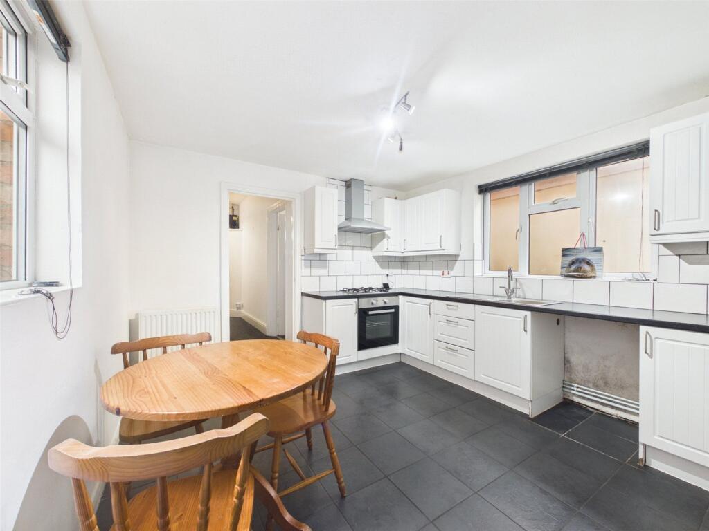 House in Gloucester, Gloucestershire - More