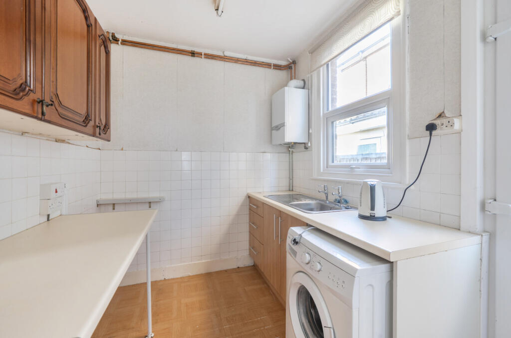 House in Houghton Regis, Central Bedfordshire - View 4