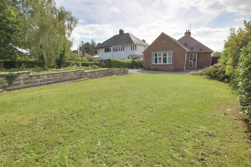 3-bed detached on Ferriby High Road, North Ferriby, £350,000