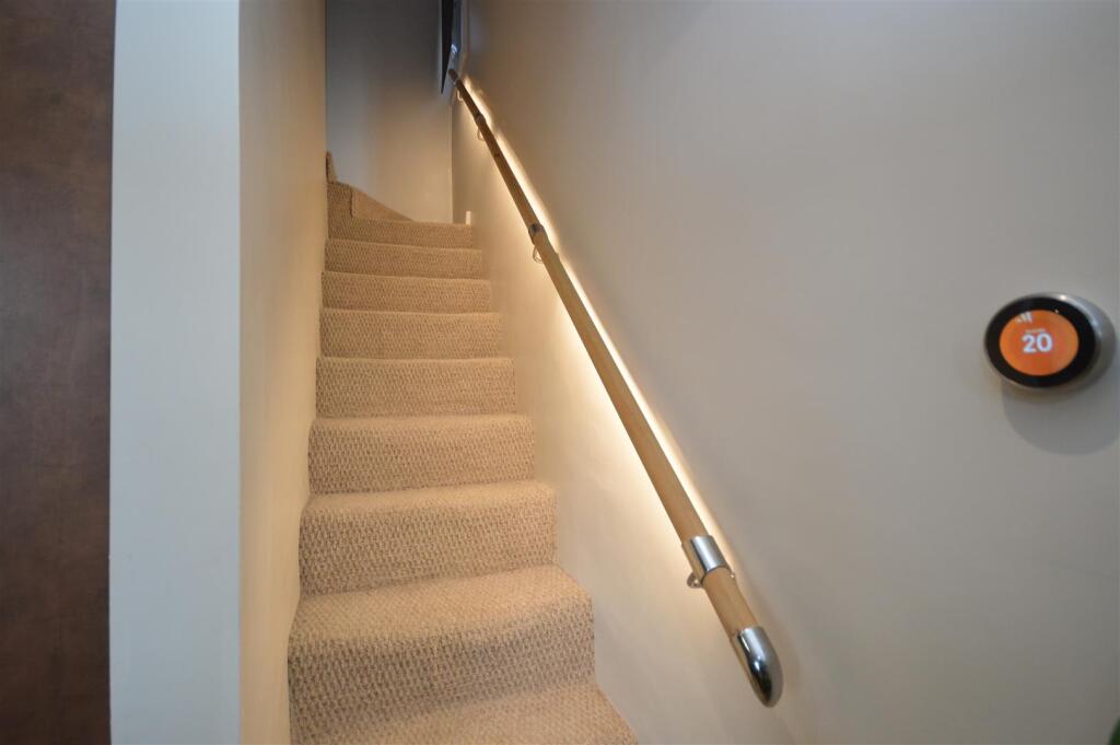 House in Wakefield, Crigglestone - More