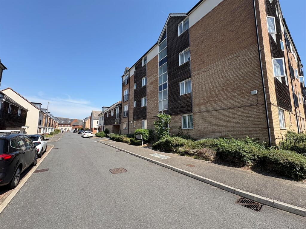 Apartment in Milton Keynes, Broughton Gate, Broughton and Milton Keynes - View 2