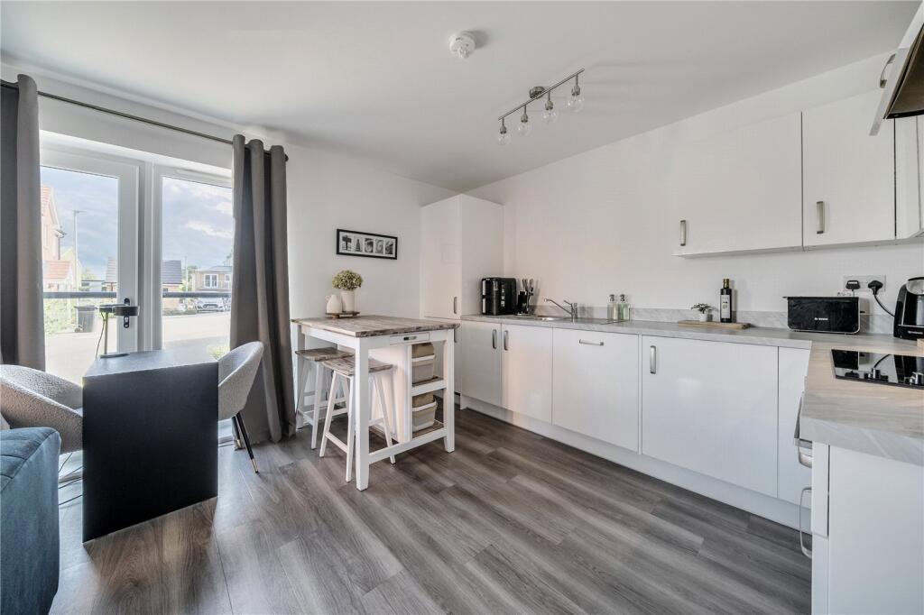 Apartment in Waverley, Catteshall, Godalming - More