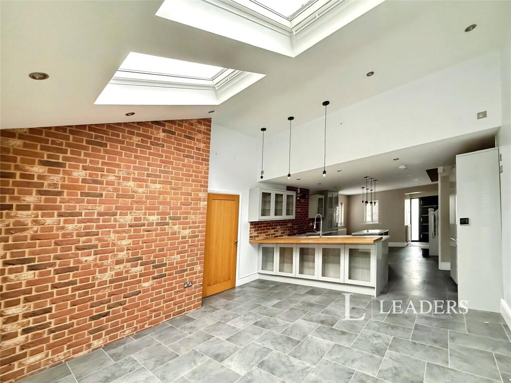 Shears Crescent, West Mersea, Colchester photo 2