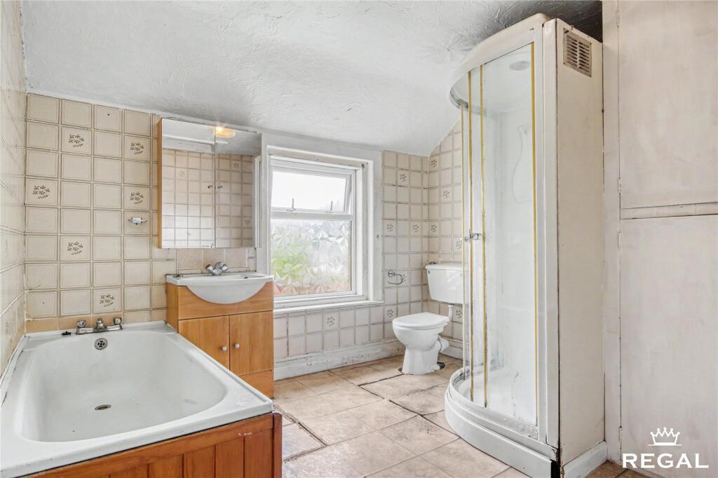 House in Bournemouth, Springbourne - More