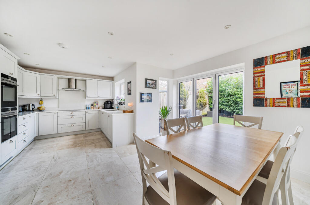 House in Bracknell - View 2