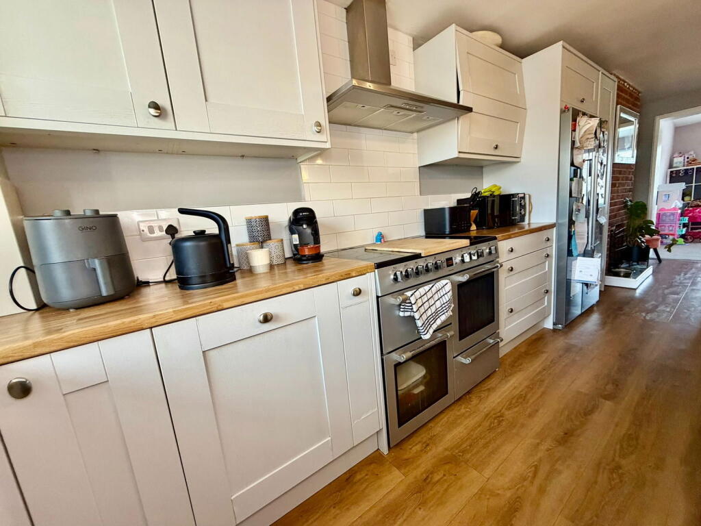 Ubbeston Way, Lowestoft, NR33 7HG photo 3