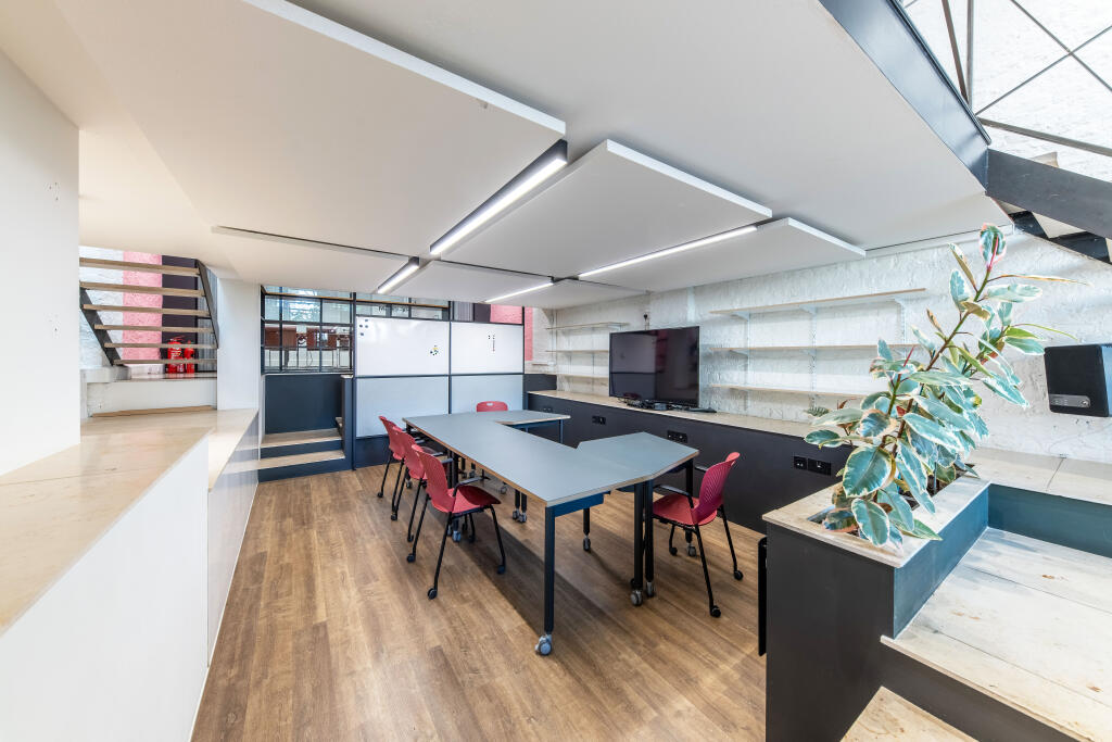 Main image of property: 98 Kew Road, London, TW9 2PQ