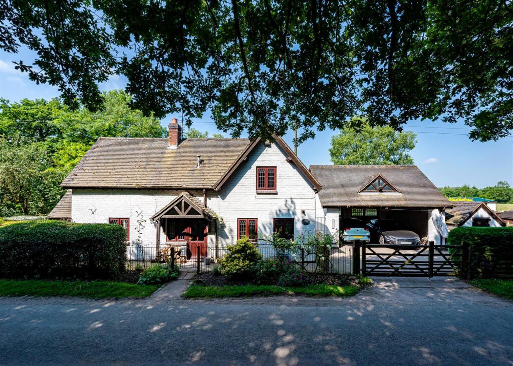 Sweet Turf Cottage & Former Boarding Kennels, Longnor Gorse, Penkridge, Stafford, ST19 5QL, Stafford