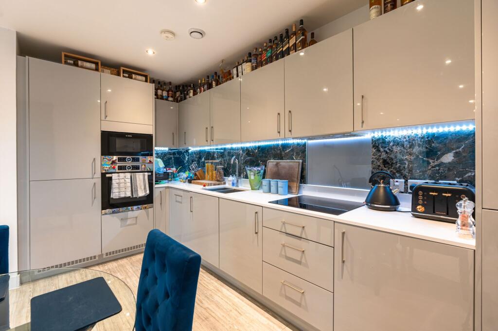 Apartment in Oxford, Barton Park, Oxfordshire - More
