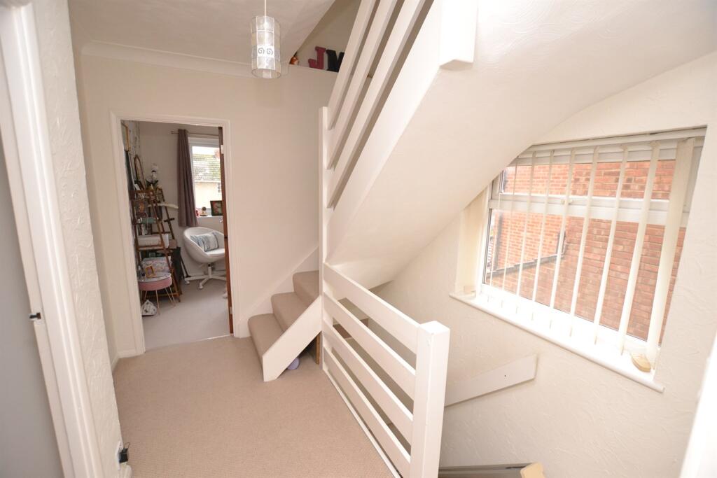 House in Chelmsford, Broomfield - View 4