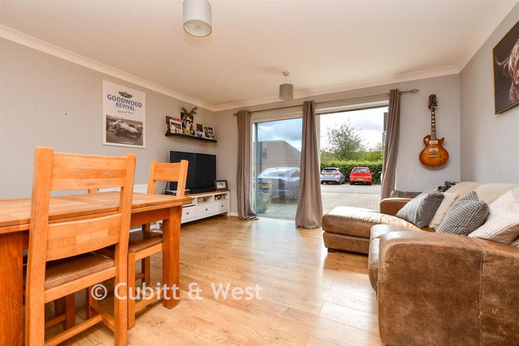 Apartment in Redhill, Merstham - View 3
