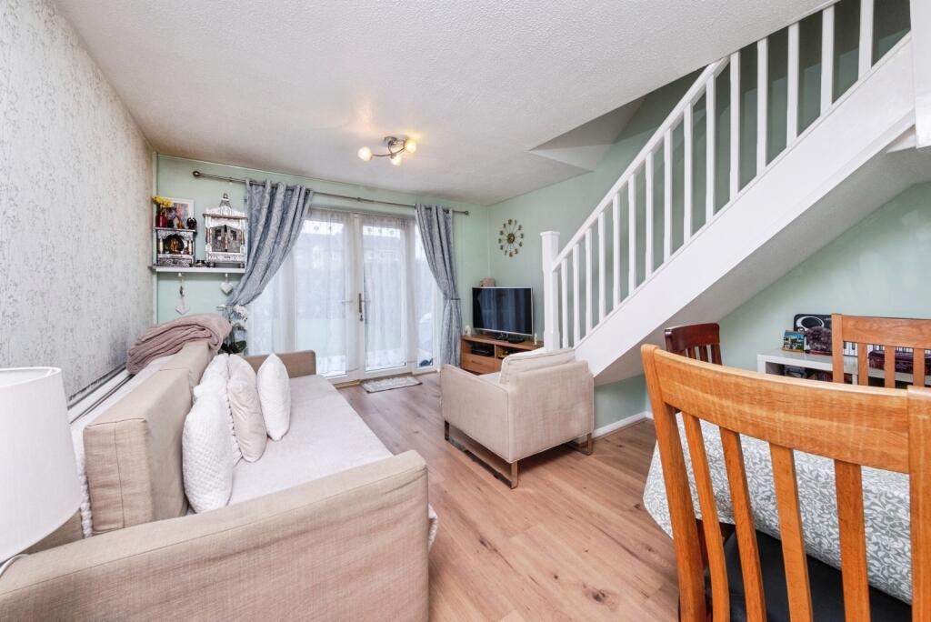Hexham Gardens, Bletchley, Milton Keynes, Buckinghamshire, MK3 photo 2