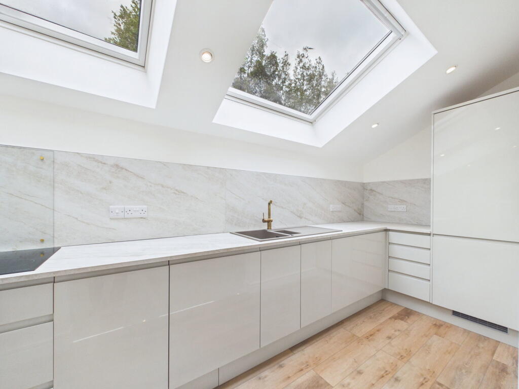 Apartment in Torquay - More