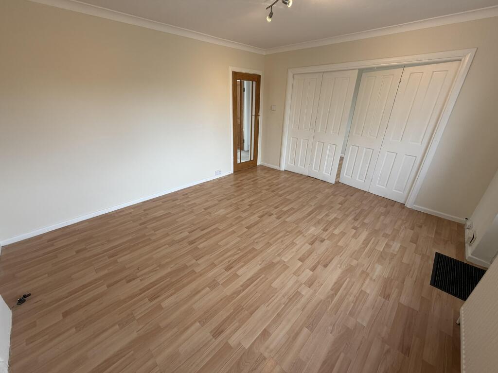 25 Garden Close, Ruislip, Greater London, HA4 photo 4