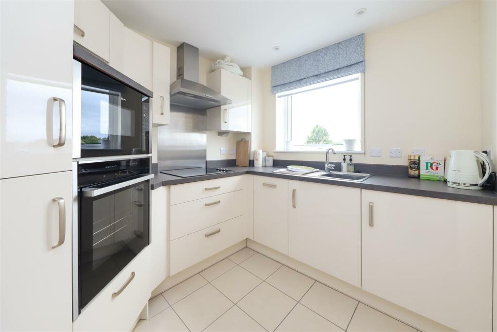 Lysander House, Ickenham, UB10 photo 2