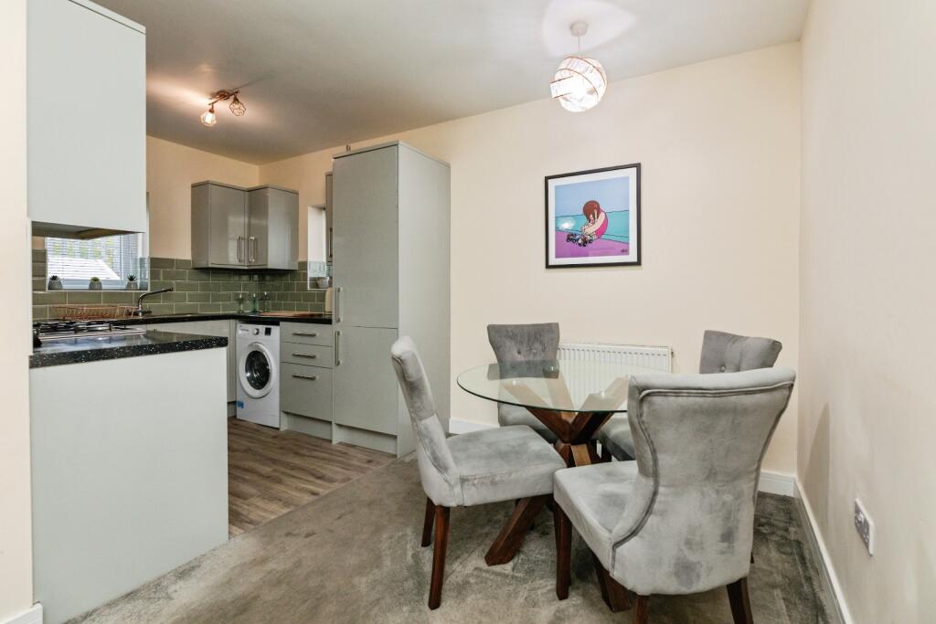 Apartment in Sheffield, Lane End, Ecclesfield - More