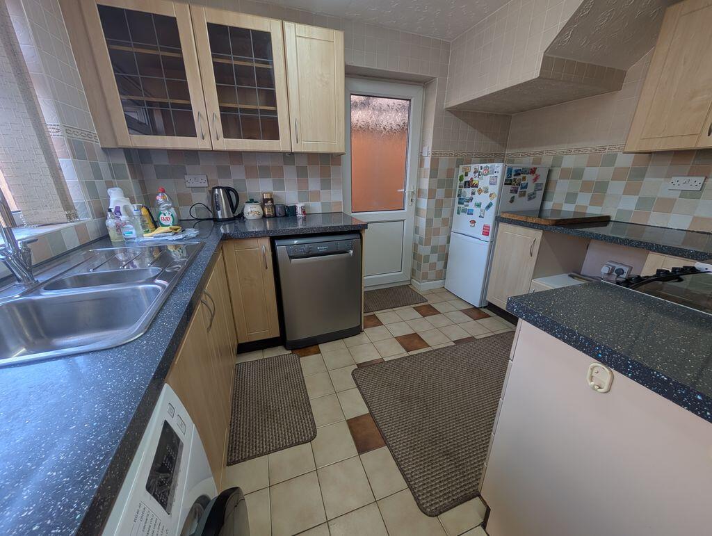 House in Nuneaton and Bedworth, Warwickshire - More