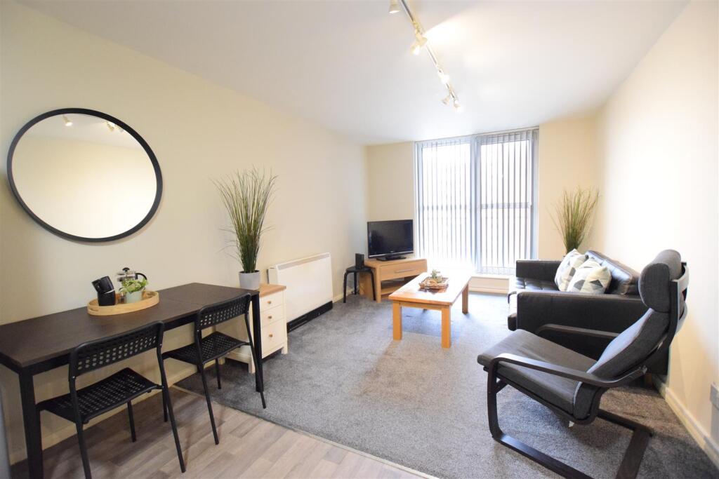 Main image of property: Apt 30 Grantavon House - Student Apartment - 26/27