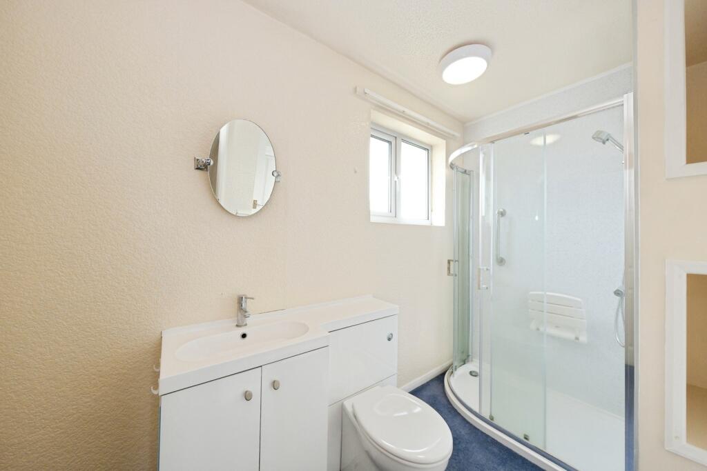 House in Mansfield, Nottinghamshire - More