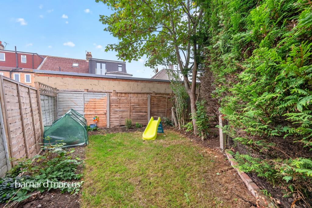 House in Kingston upon Thames - More