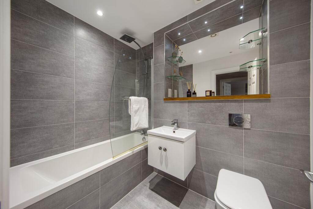 Apartment in London - View 5